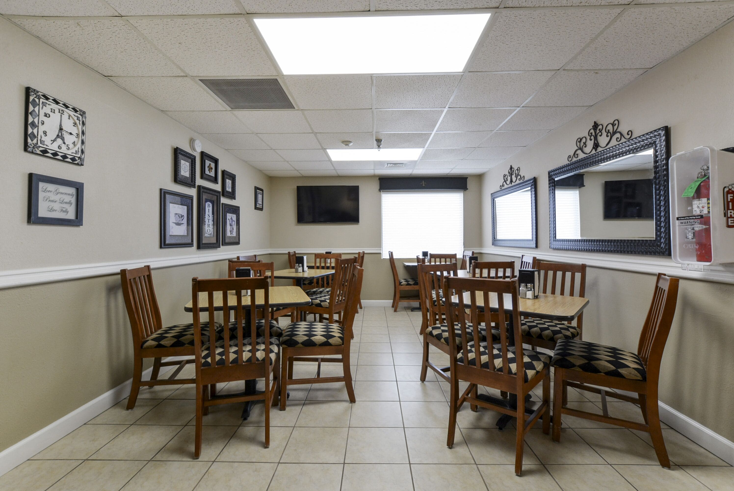 Grand View Inn & Suites