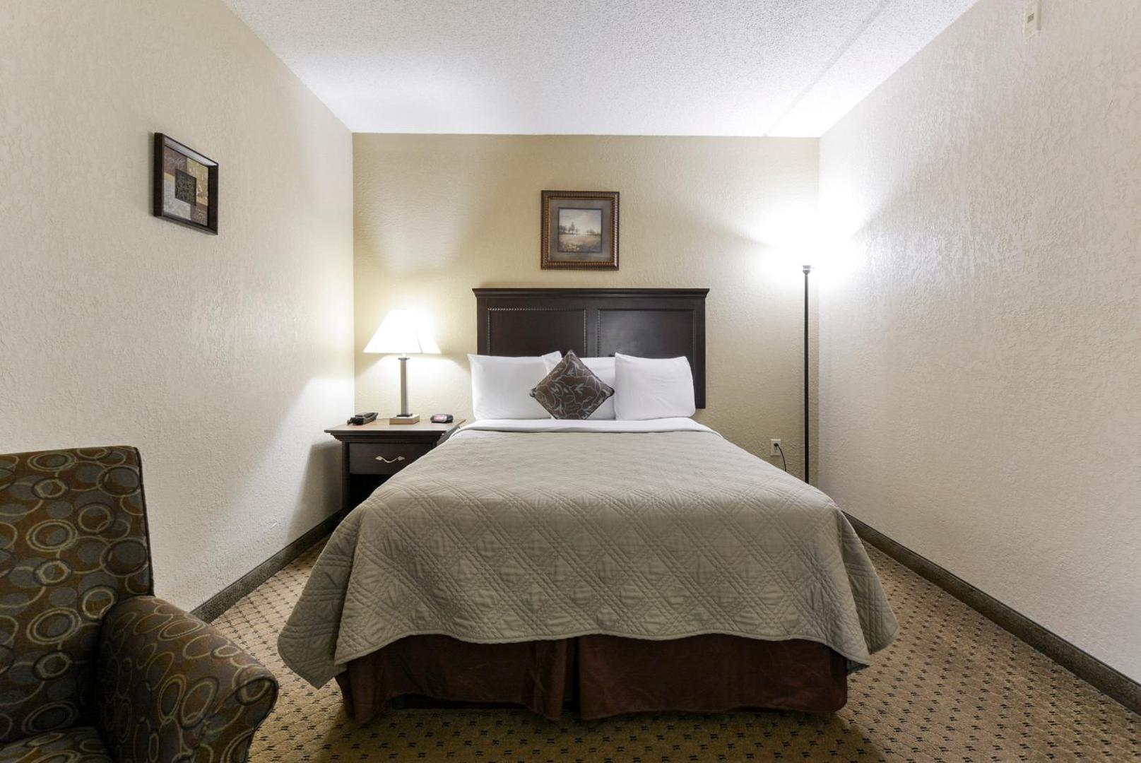 Grand View Inn & Suites