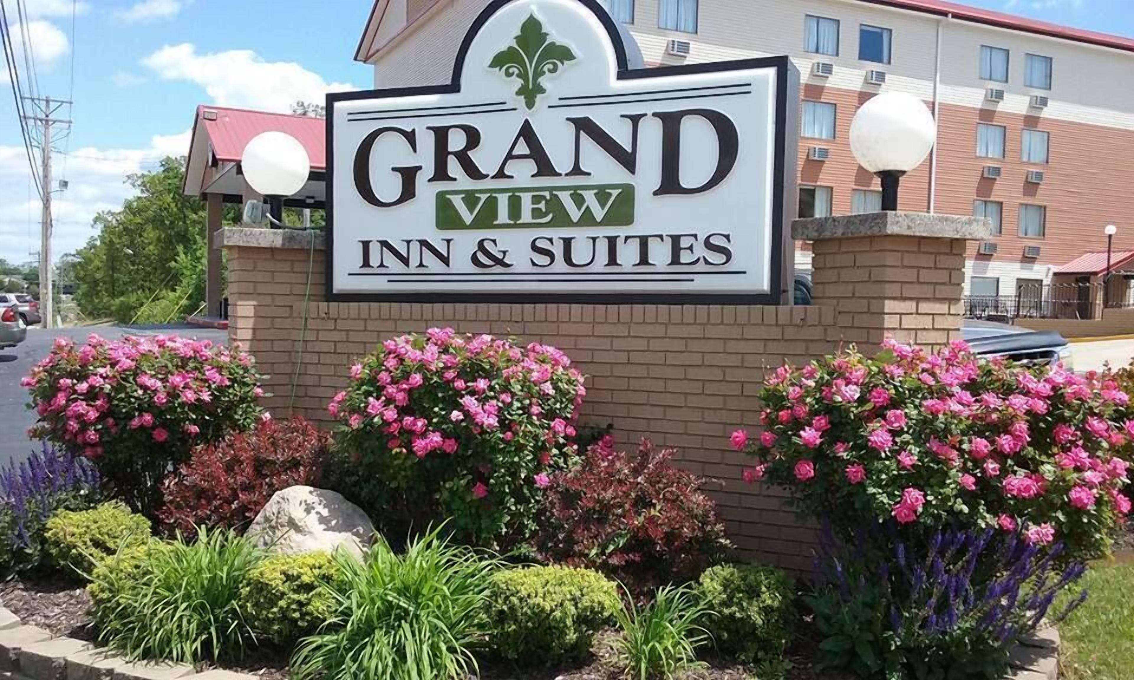 Grand View Inn & Suites
