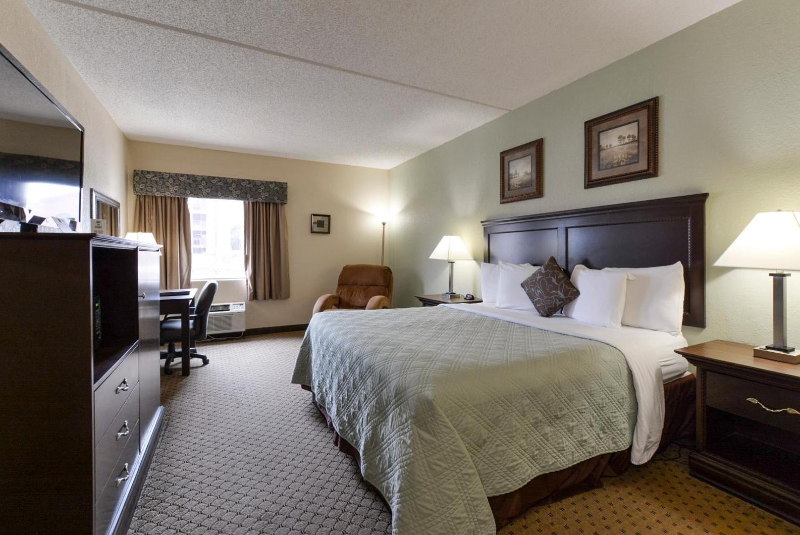 Grand View Inn & Suites