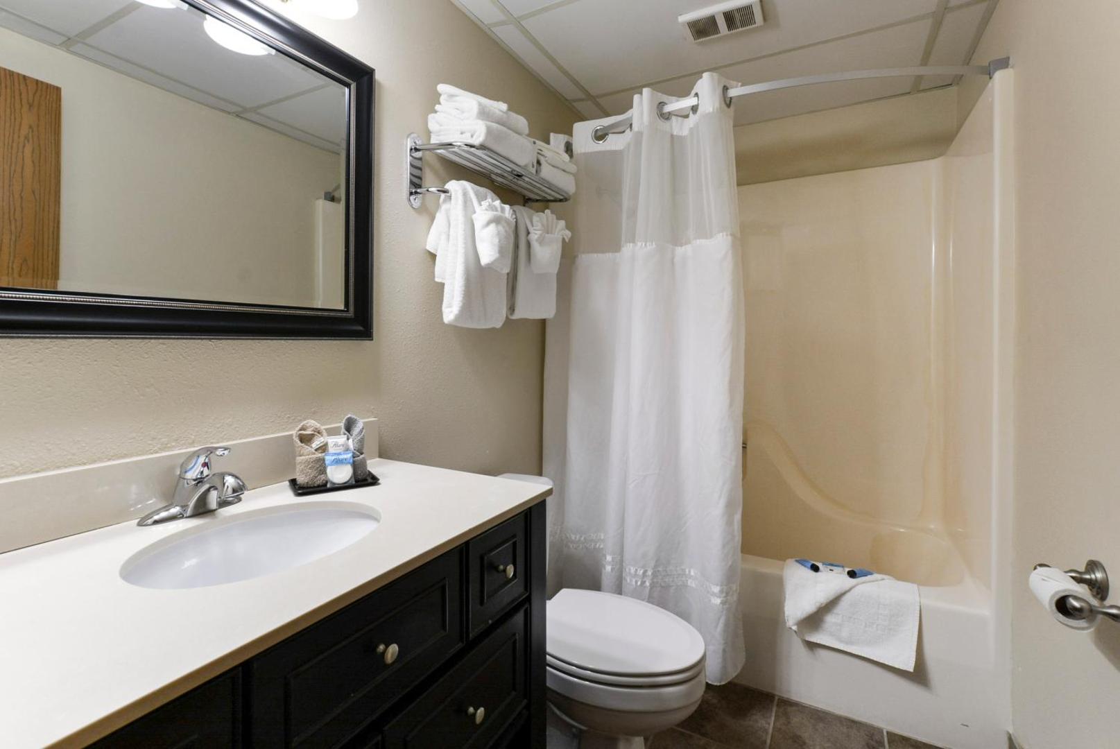 Grand View Inn & Suites