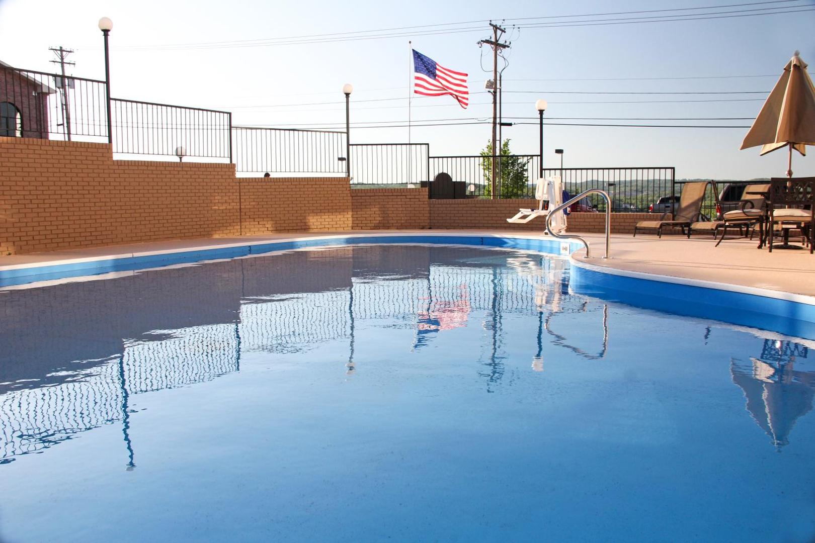 Grand View Inn & Suites