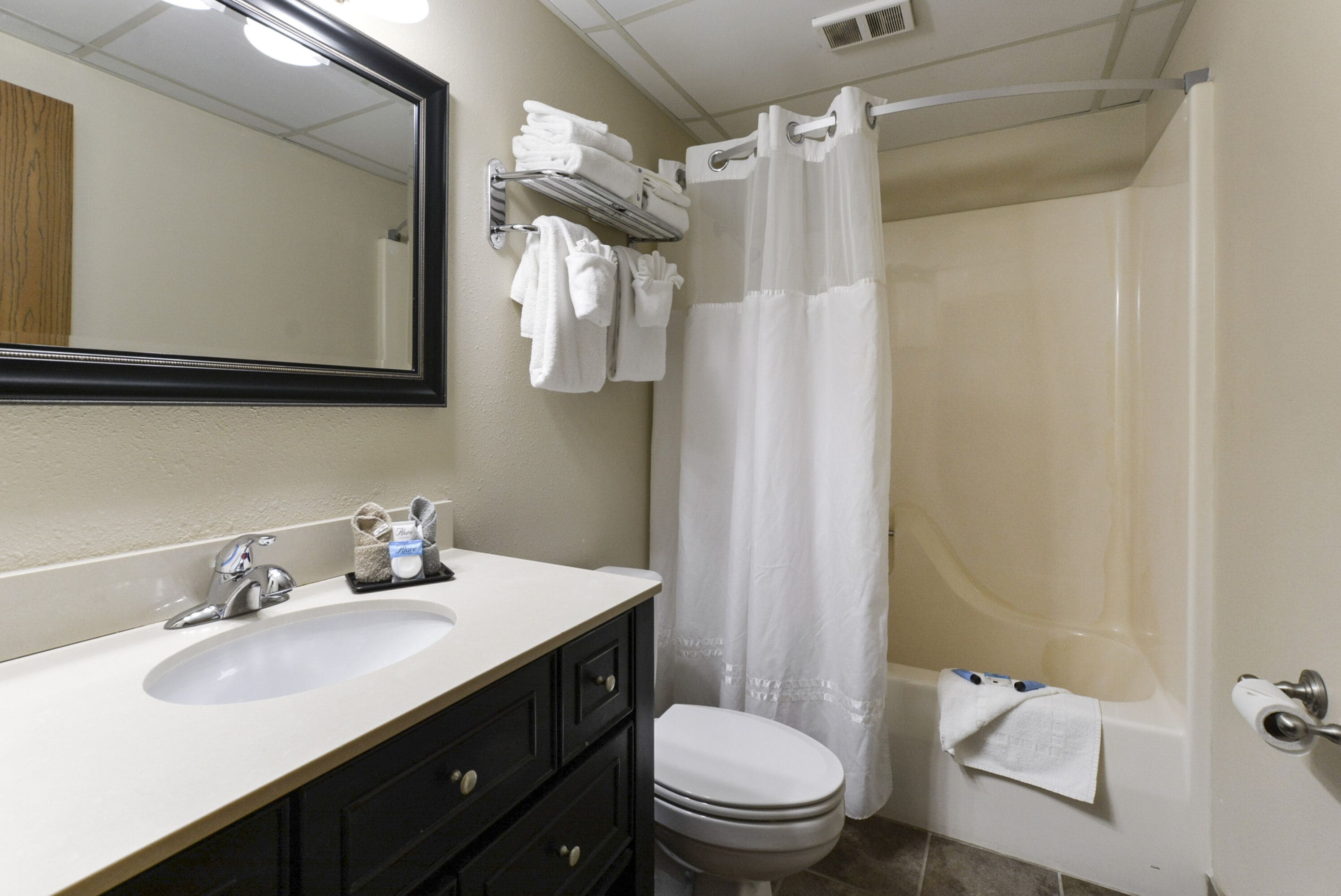 Grand View Inn & Suites