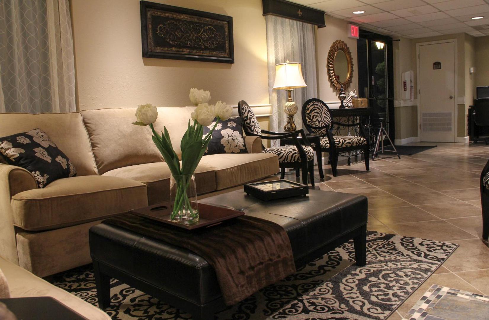 Grand View Inn & Suites
