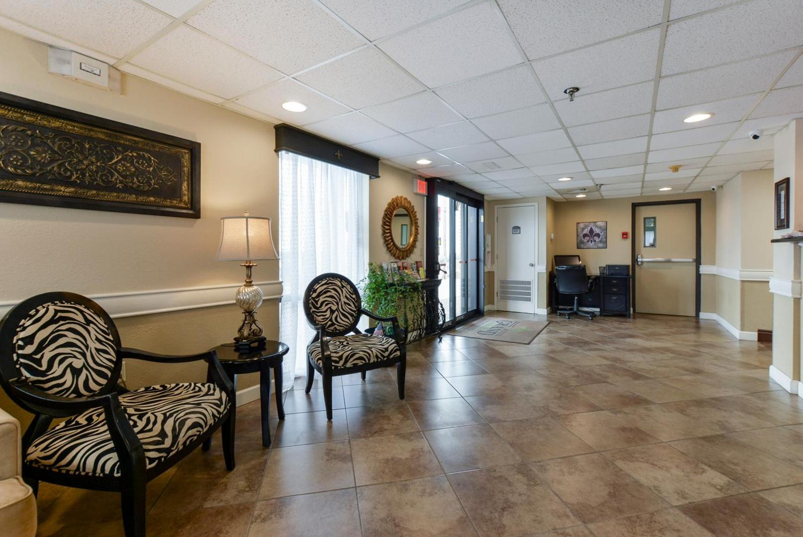 Grand View Inn & Suites