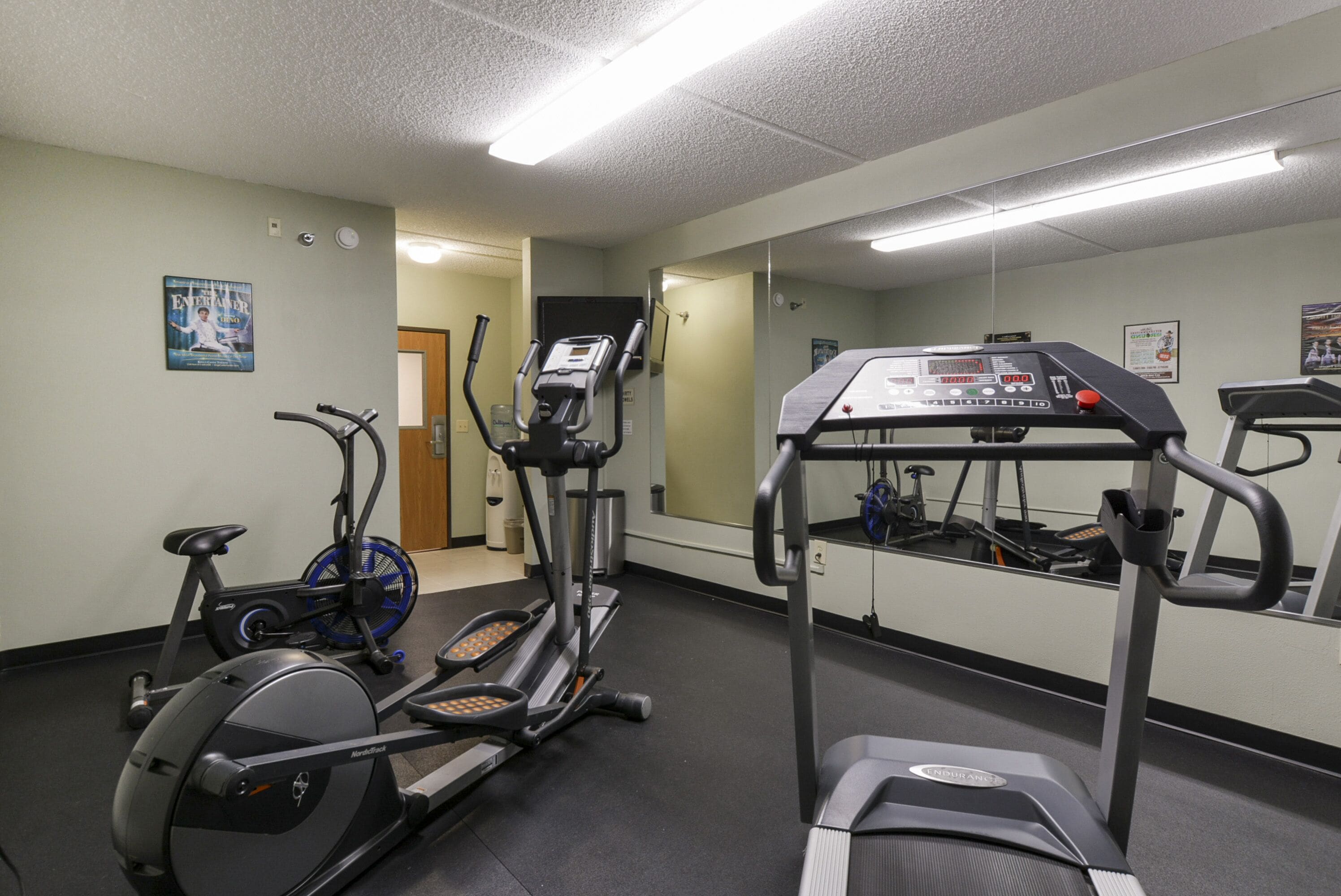 Grand View Inn & Suites