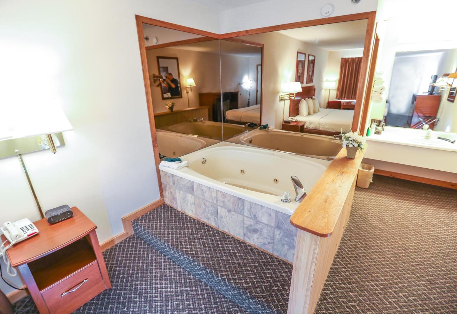 Super 8 by Wyndham Branson / Shepherd of the Hills Exwy