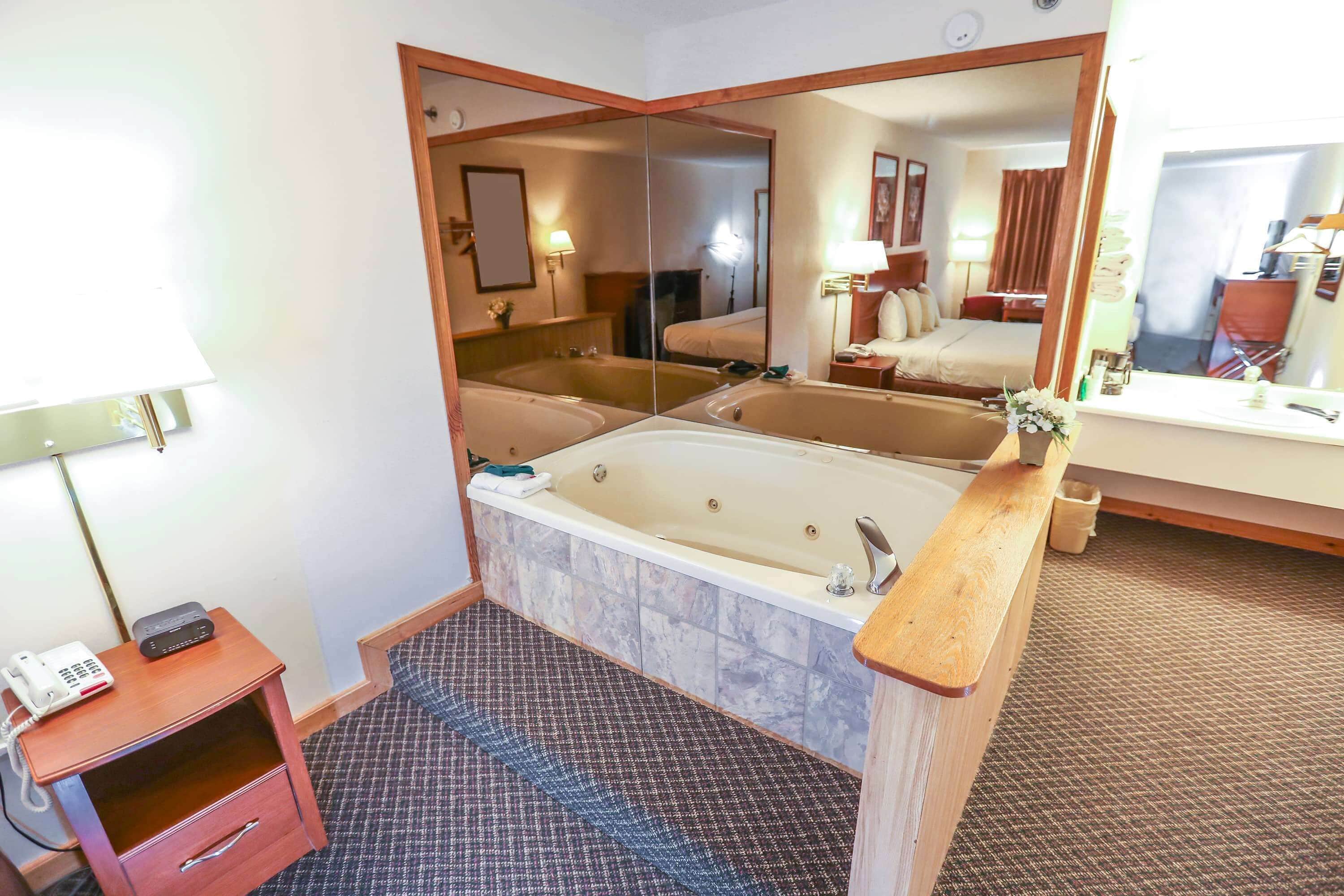 Super 8 by Wyndham Branson / Shepherd of the Hills Exwy