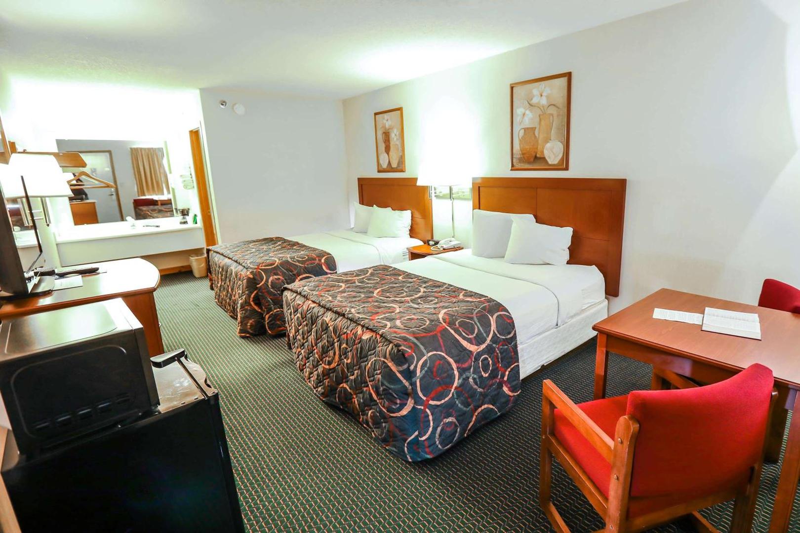 Super 8 by Wyndham Branson / Shepherd of the Hills Exwy