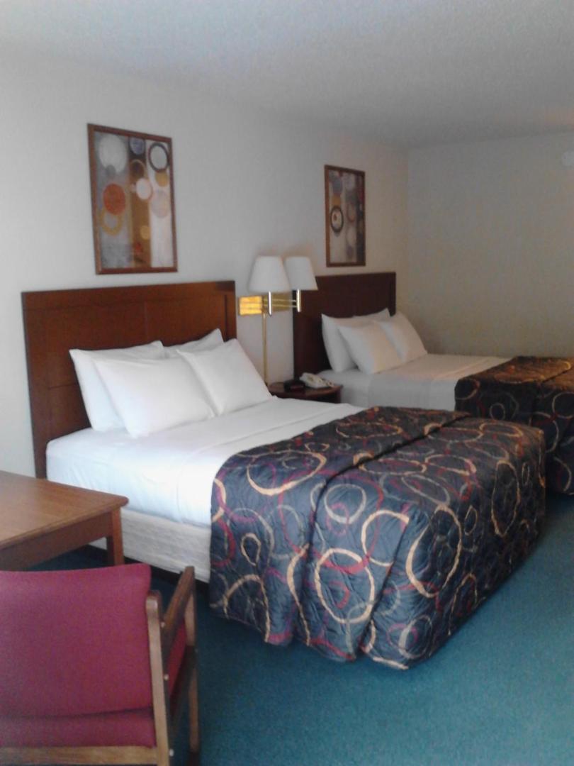Super 8 by Wyndham Branson / Shepherd of the Hills Exwy