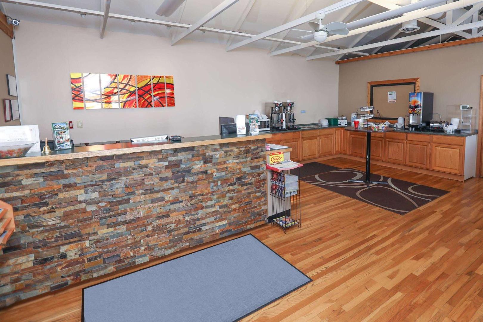 Super 8 by Wyndham Branson / Shepherd of the Hills Exwy