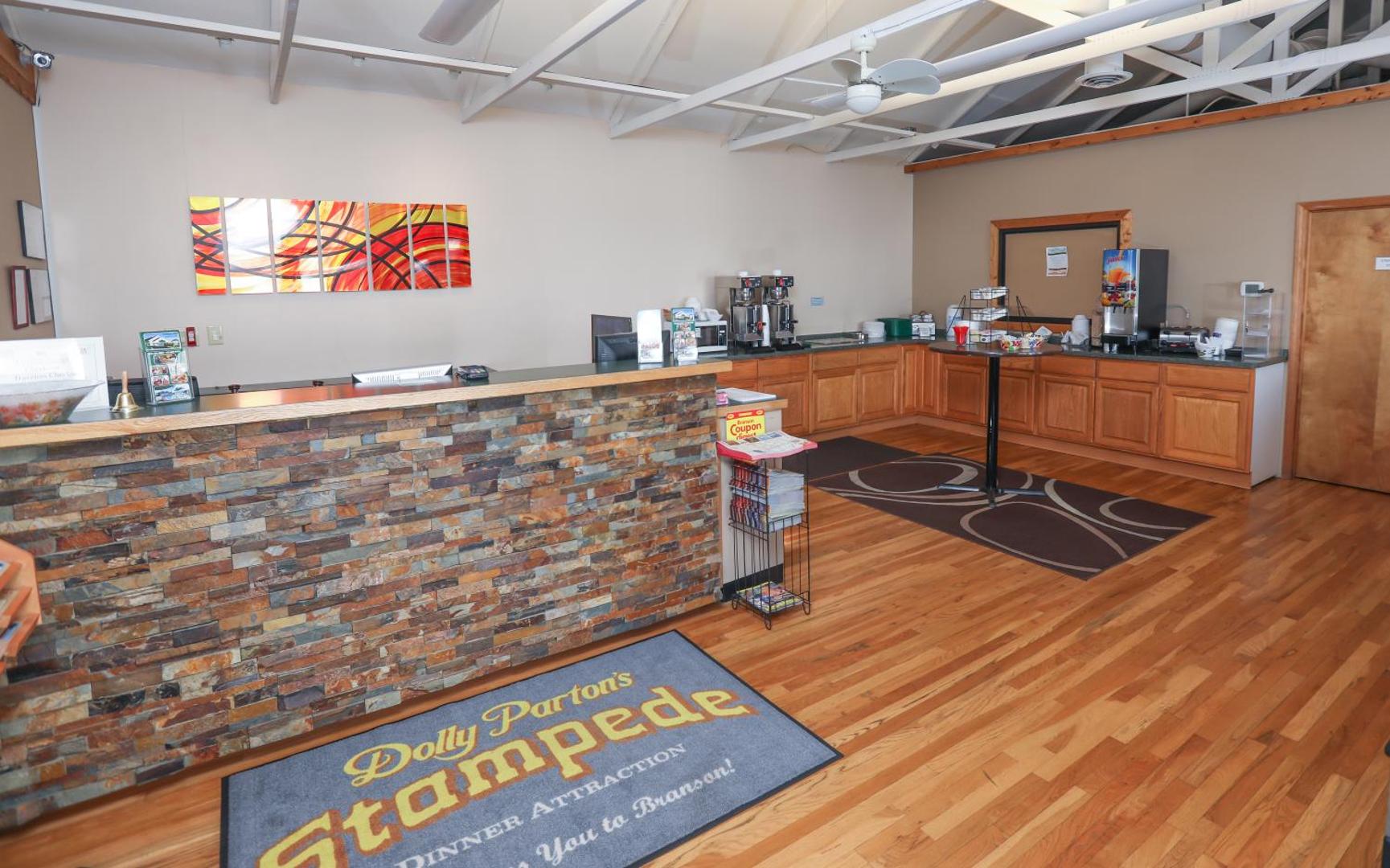 Super 8 by Wyndham Branson / Shepherd of the Hills Exwy