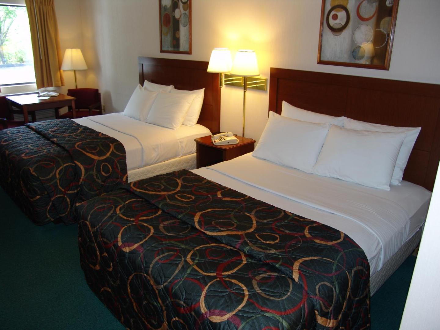 Super 8 by Wyndham Branson / Shepherd of the Hills Exwy