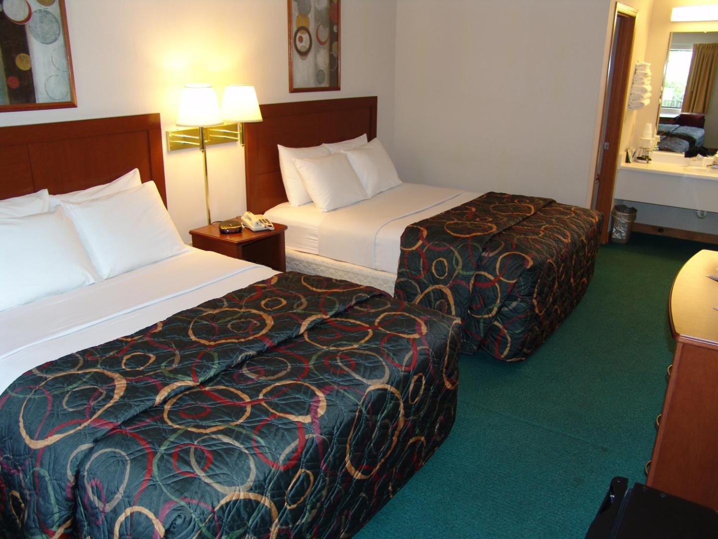 Super 8 by Wyndham Branson / Shepherd of the Hills Exwy