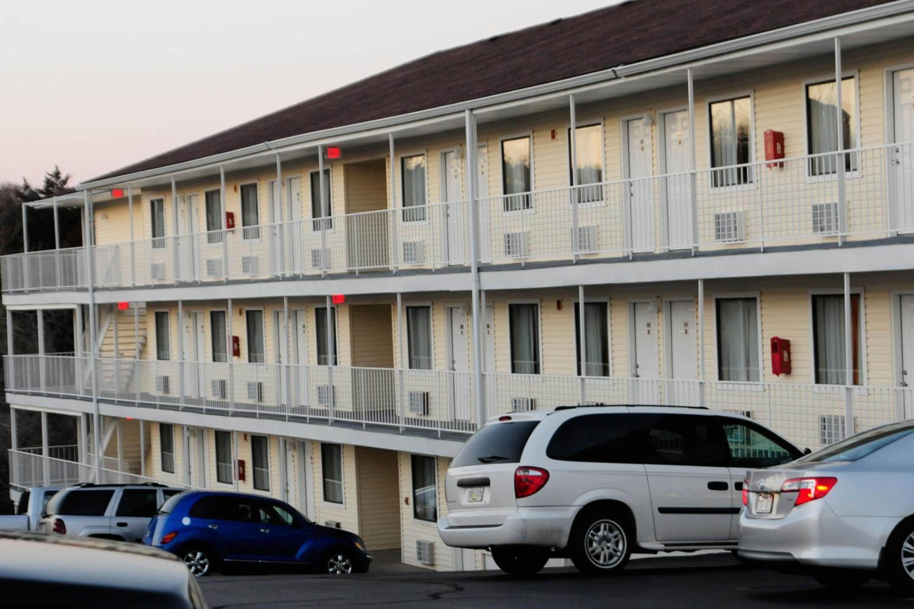 Whispering Hills Inn