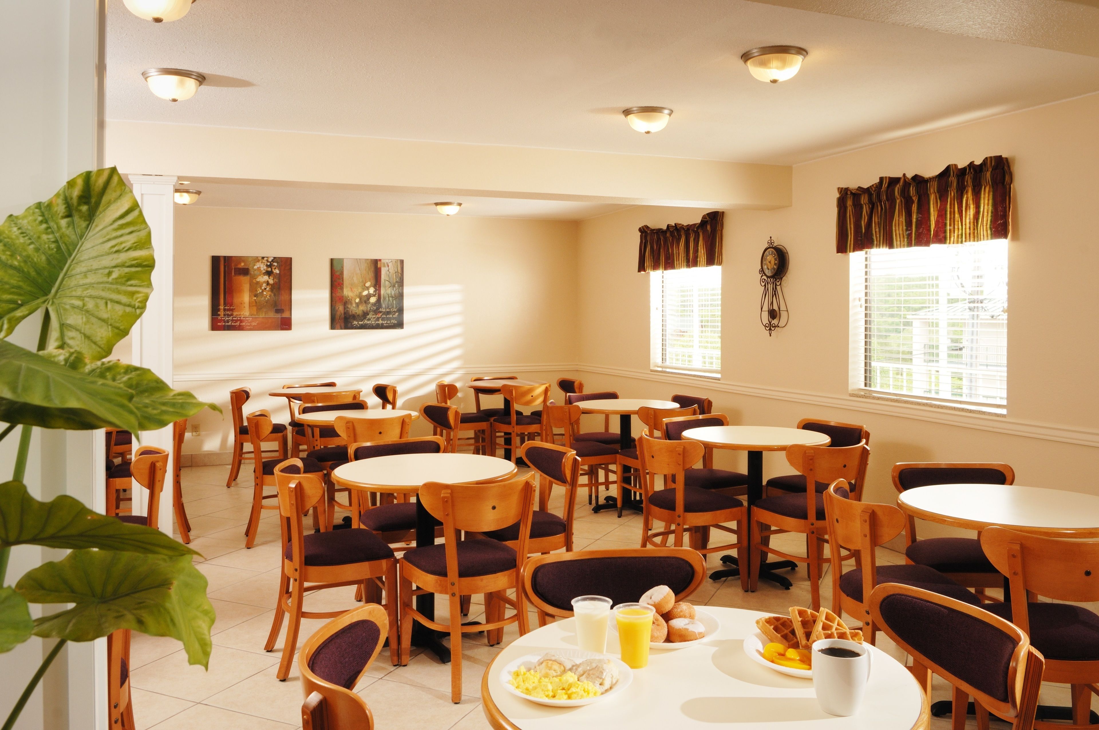 Whispering Hills Inn