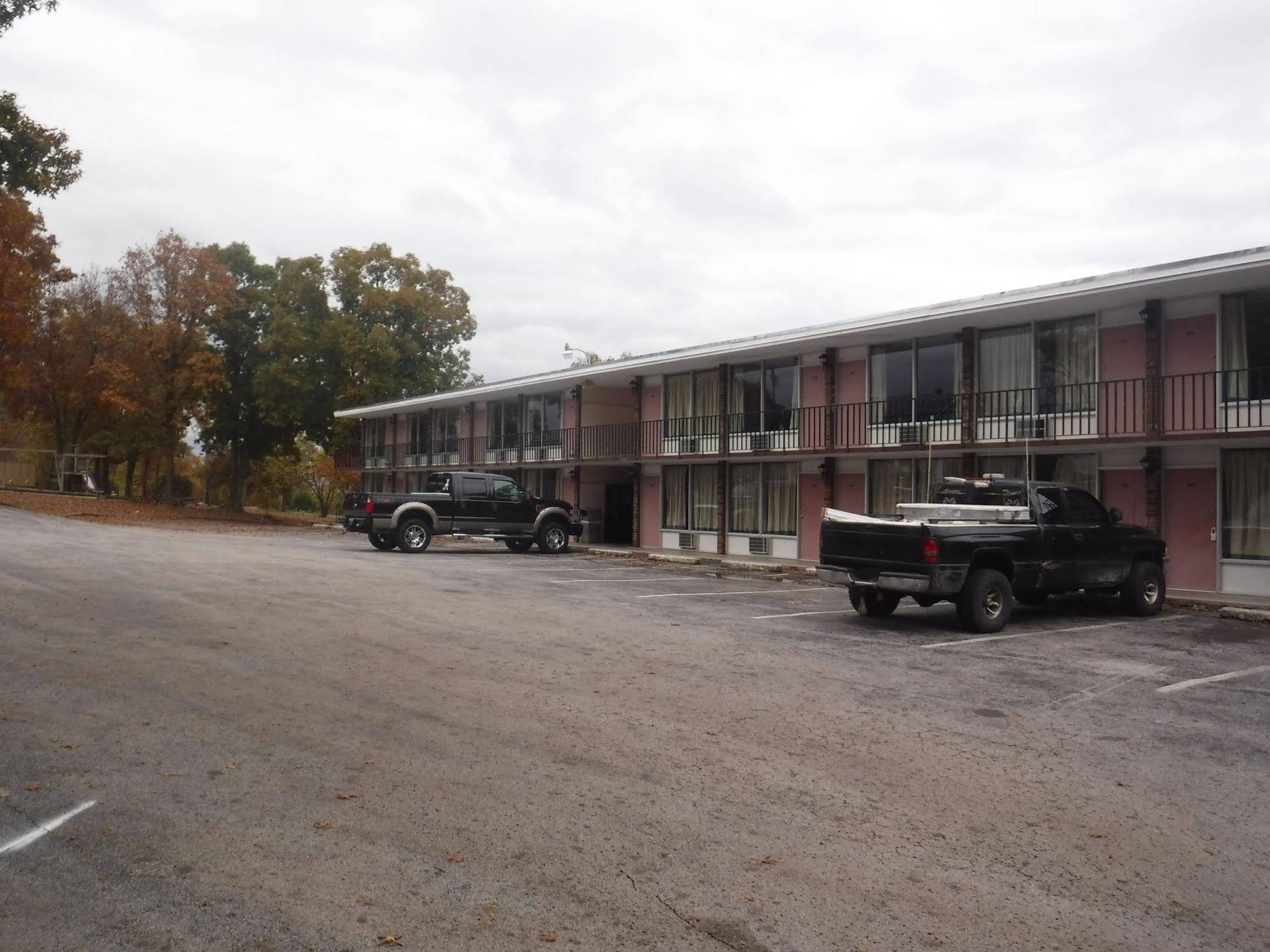 Colonial Mountain Inn