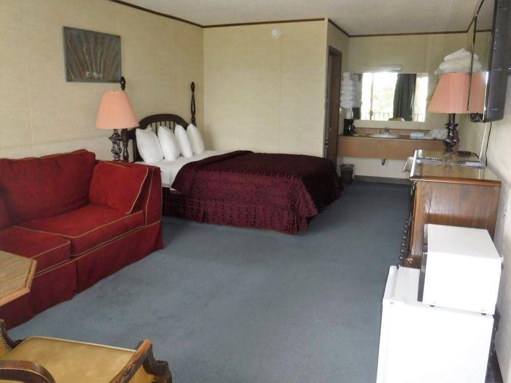 Colonial Mountain Inn