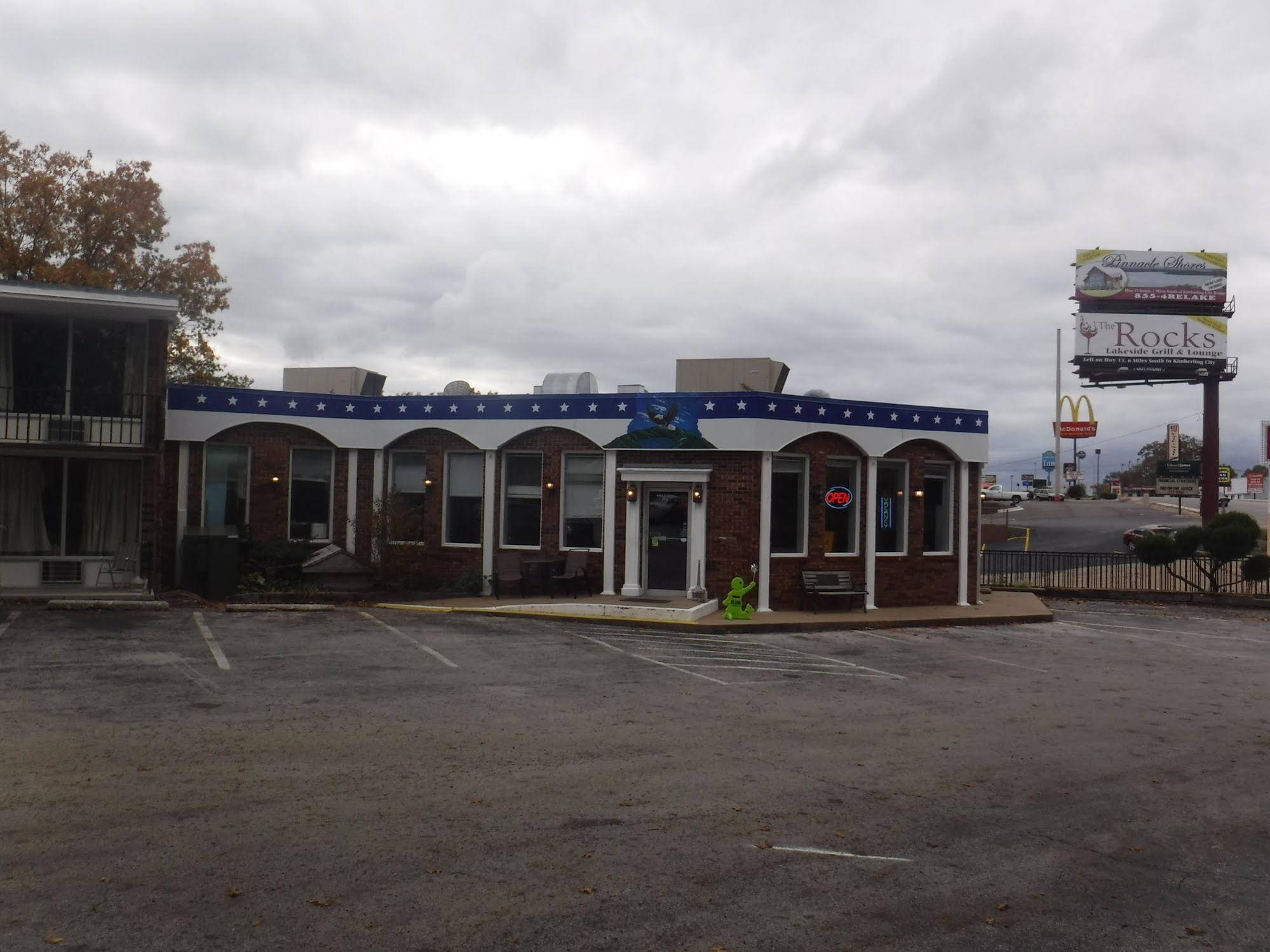 Colonial Mountain Inn