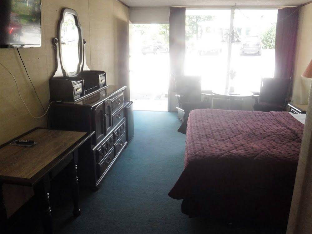 Colonial Mountain Inn