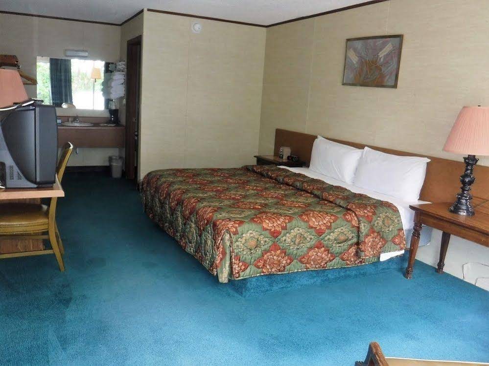 Colonial Mountain Inn