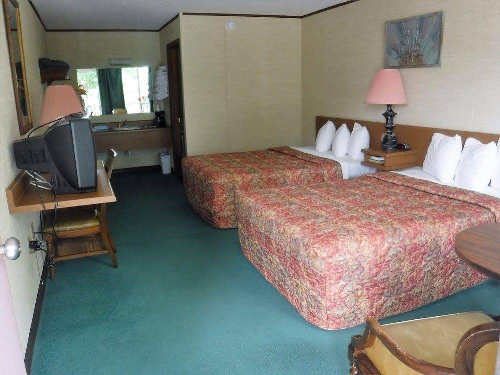 Colonial Mountain Inn