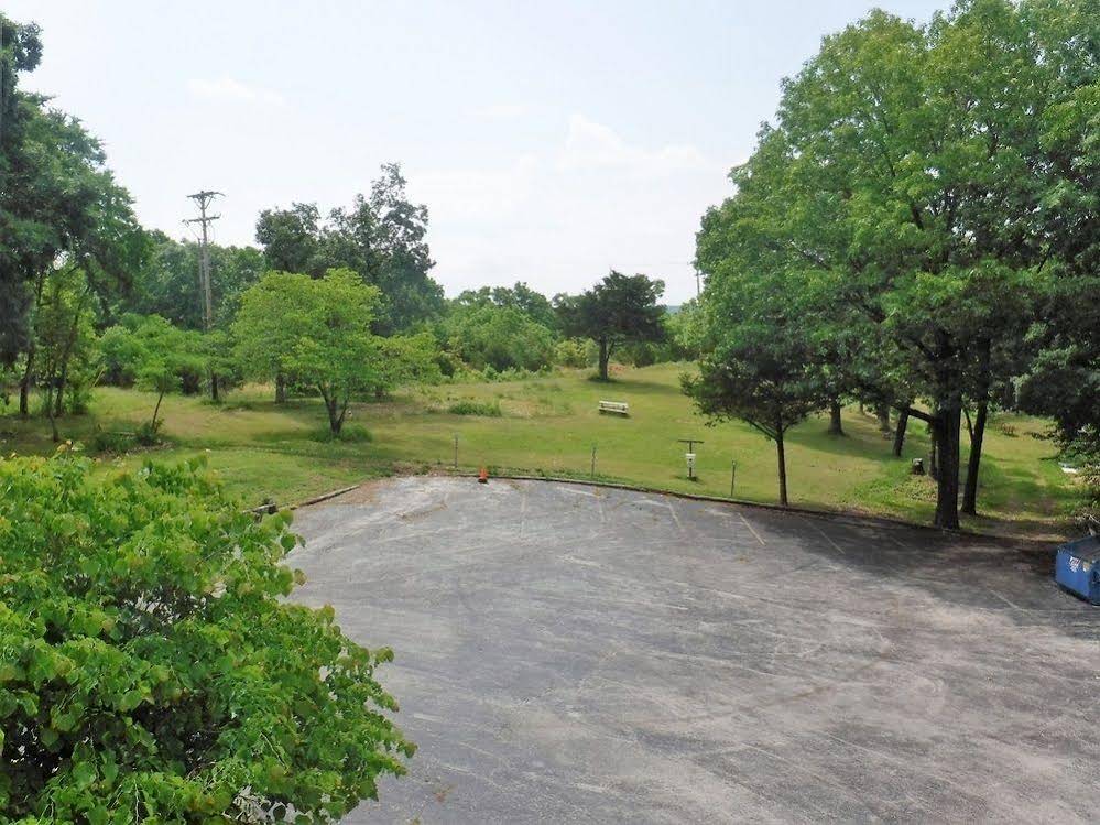 Colonial Mountain Inn