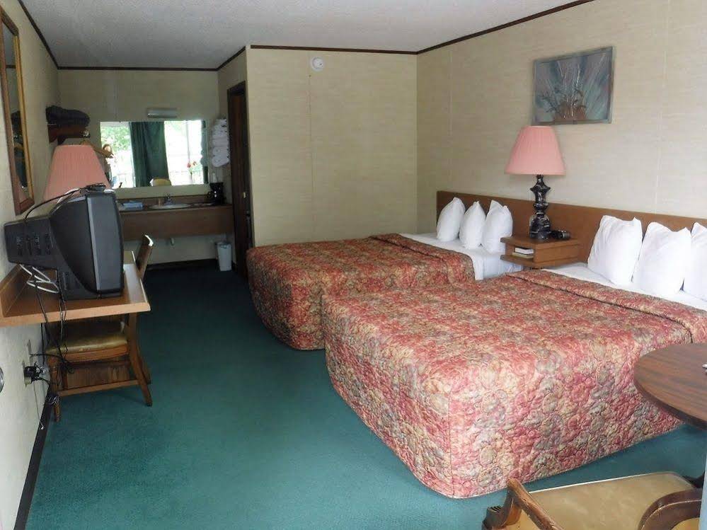 Colonial Mountain Inn