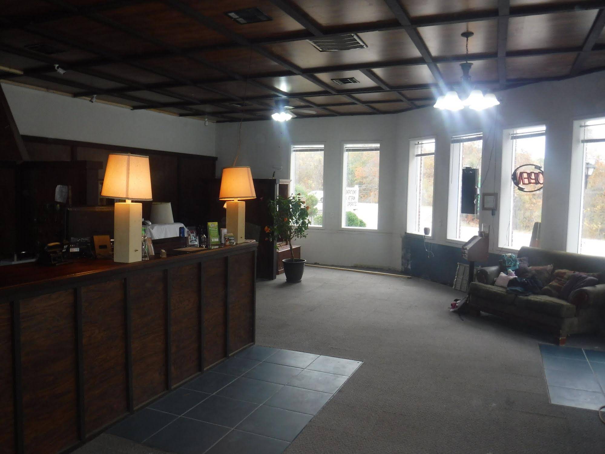 Colonial Mountain Inn