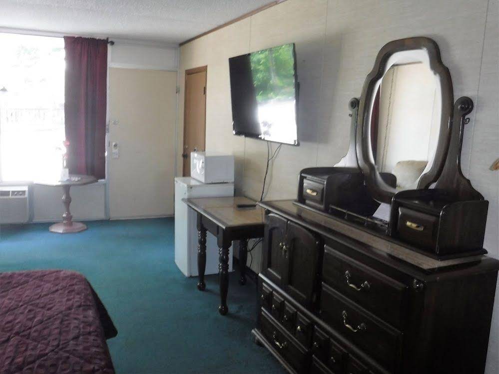 Colonial Mountain Inn