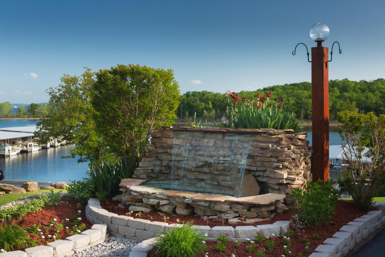 Escapes! to Branson Yacht Club