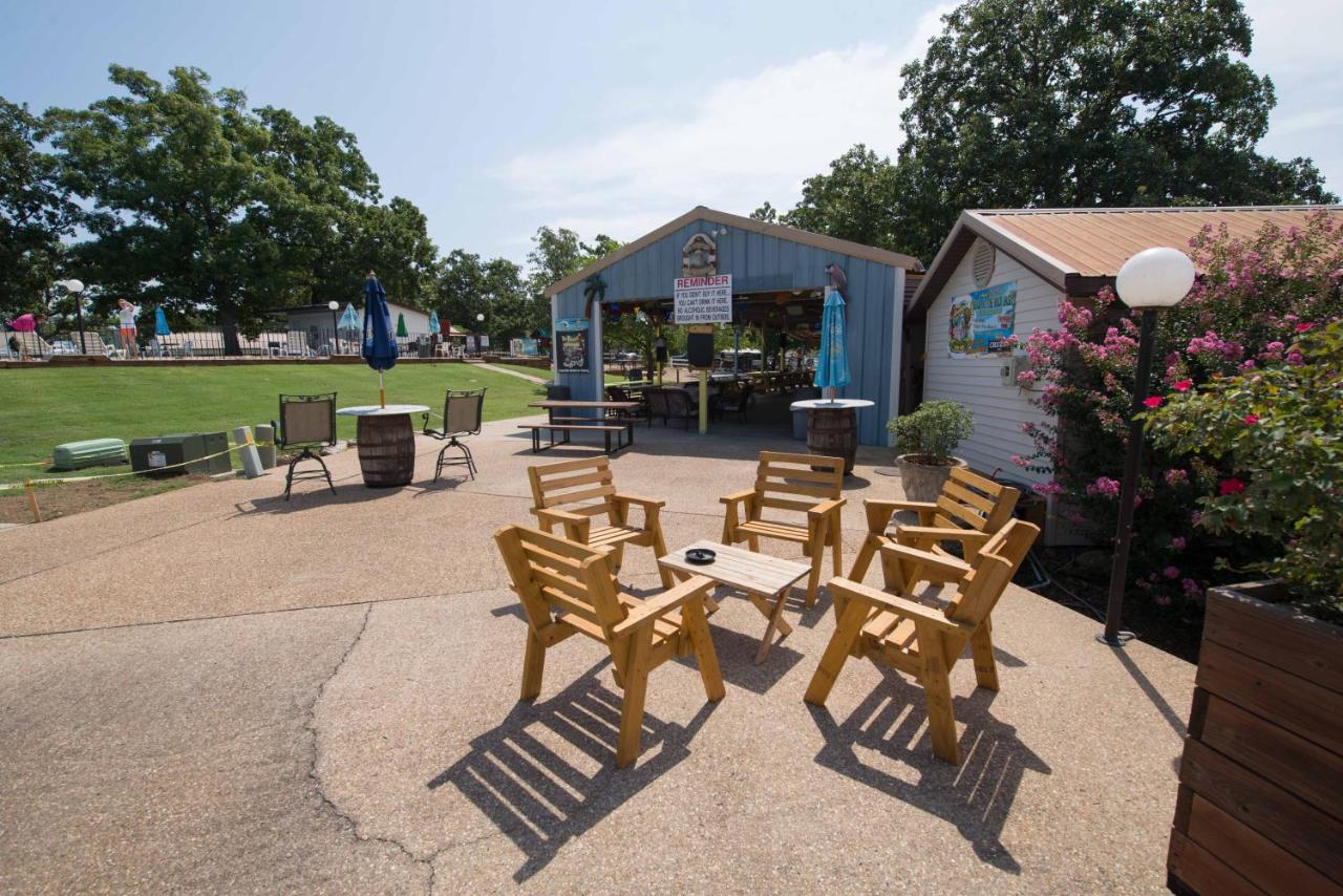 Escapes! to Branson Yacht Club