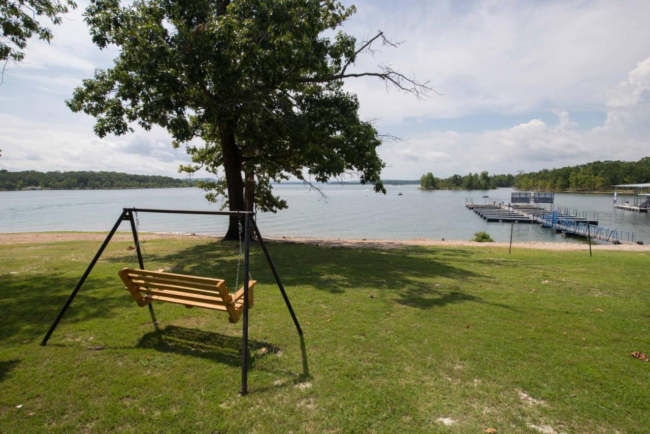 Escapes! to Branson Yacht Club