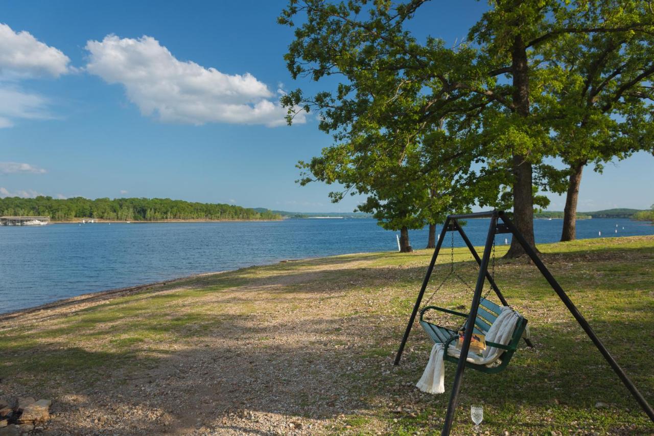 Escapes! to Branson Yacht Club