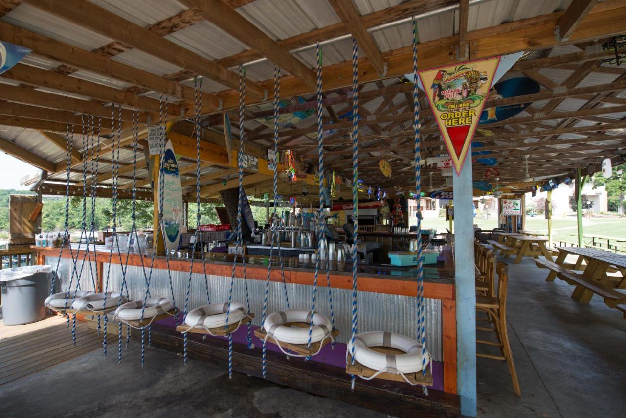 Escapes! to Branson Yacht Club