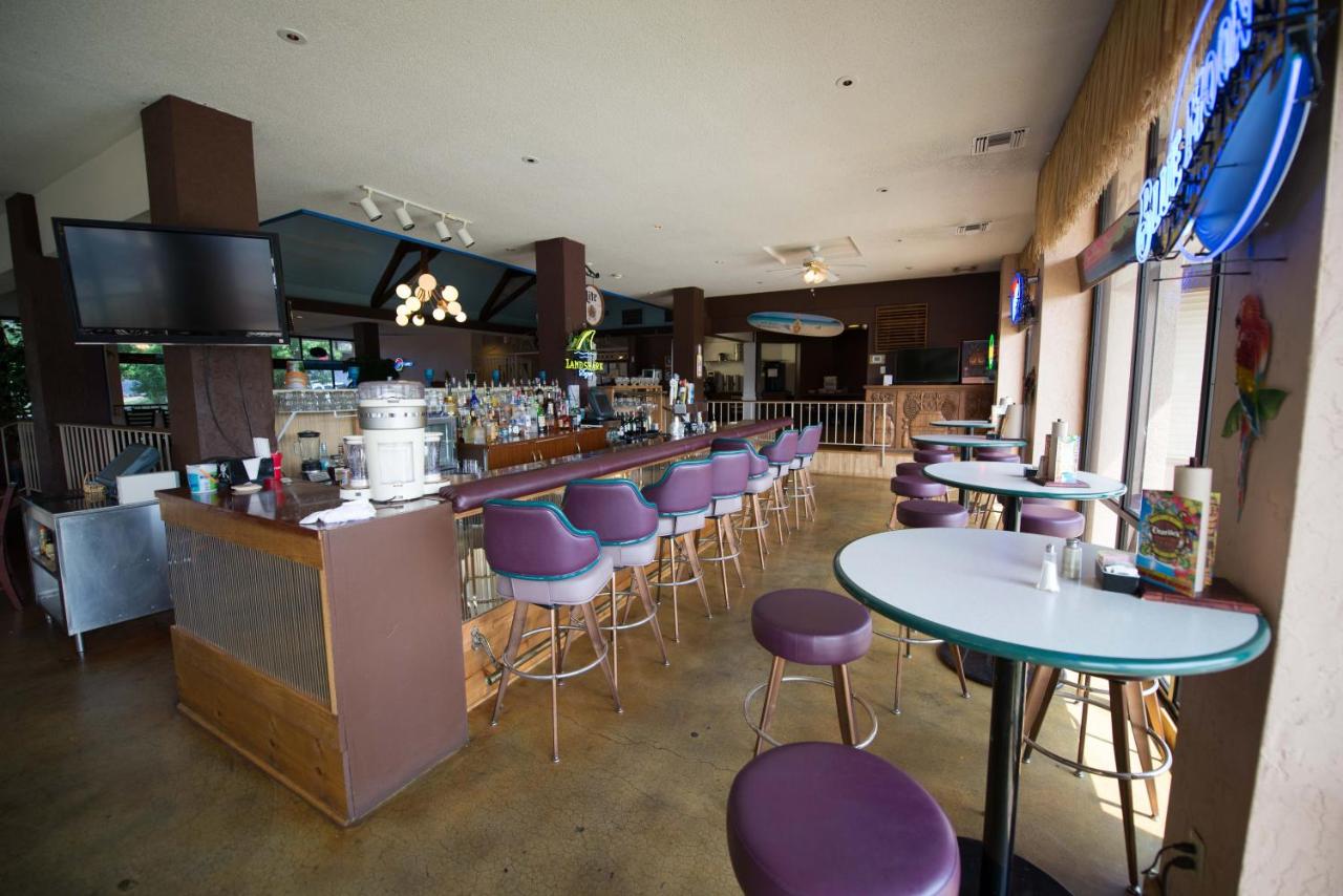 Escapes! to Branson Yacht Club