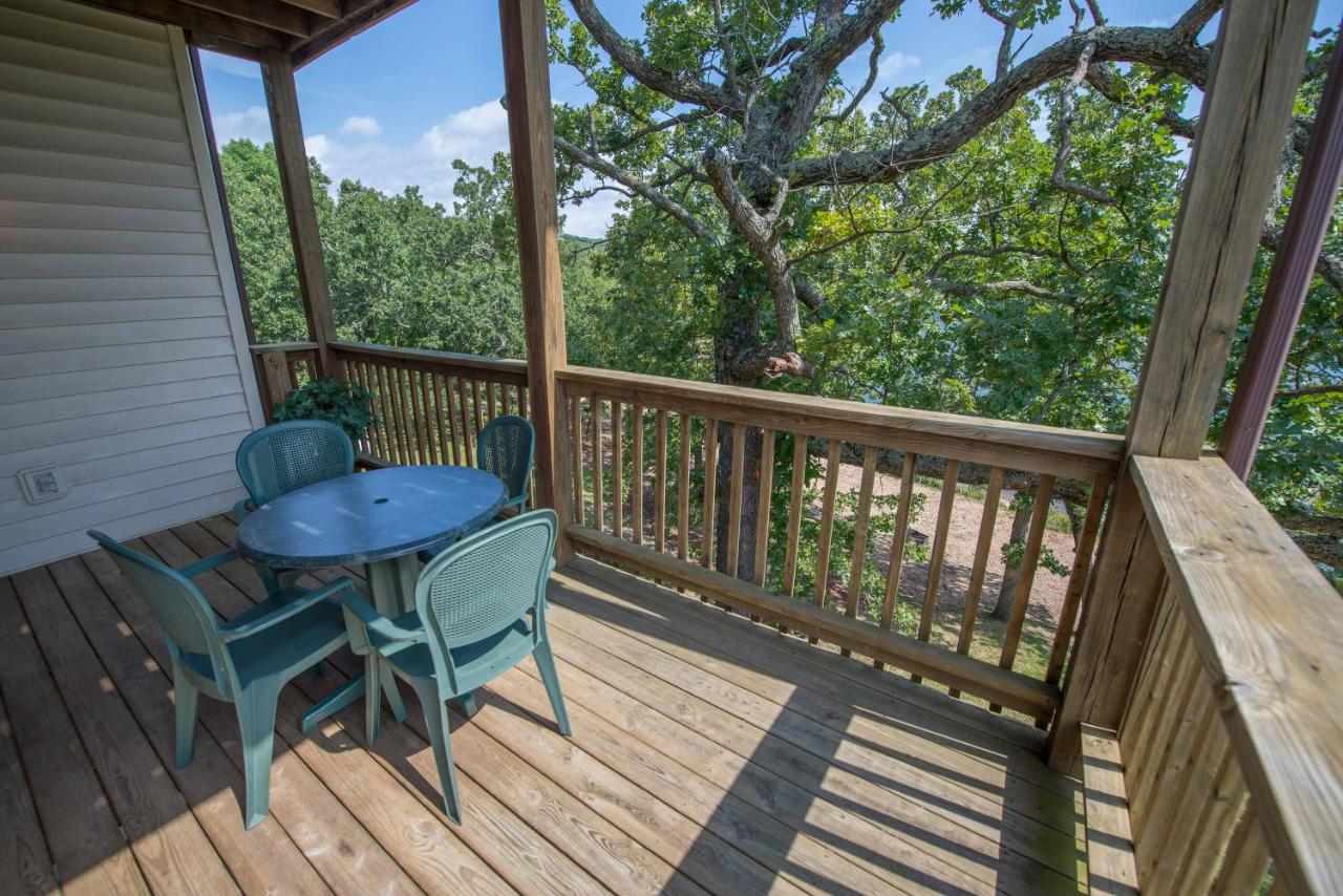 Escapes! to Branson Yacht Club