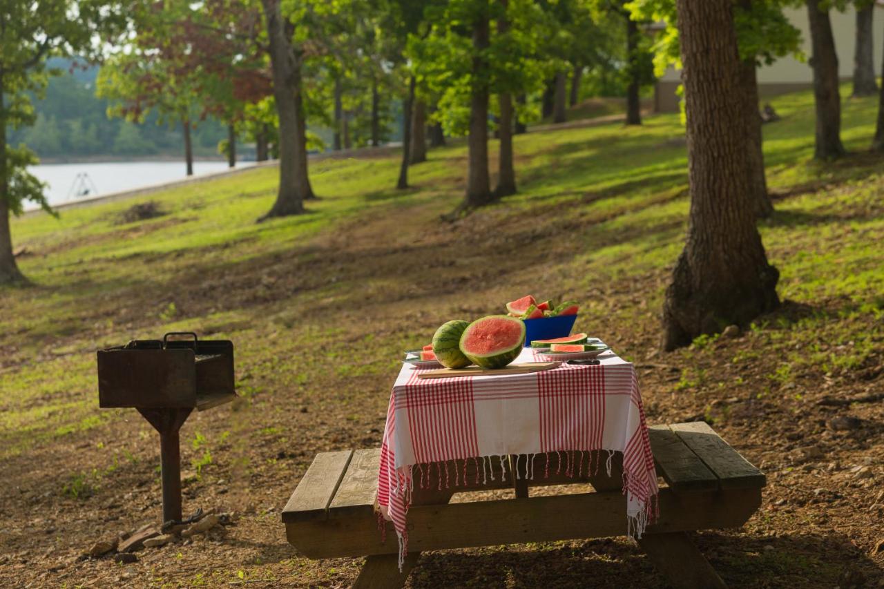 Escapes! to Branson Yacht Club