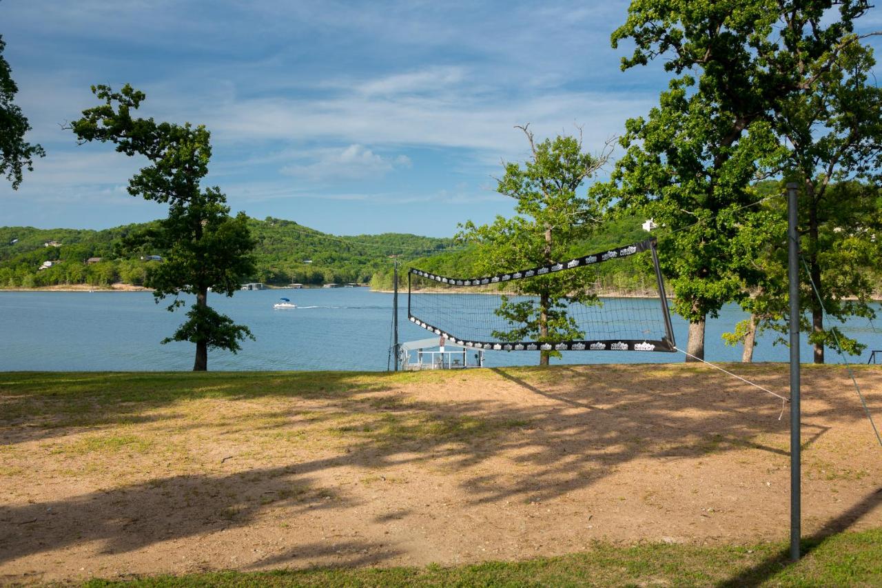 Escapes! to Branson Yacht Club