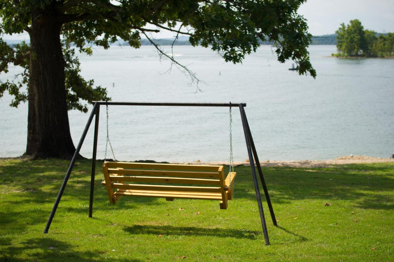 Escapes! to Branson Yacht Club