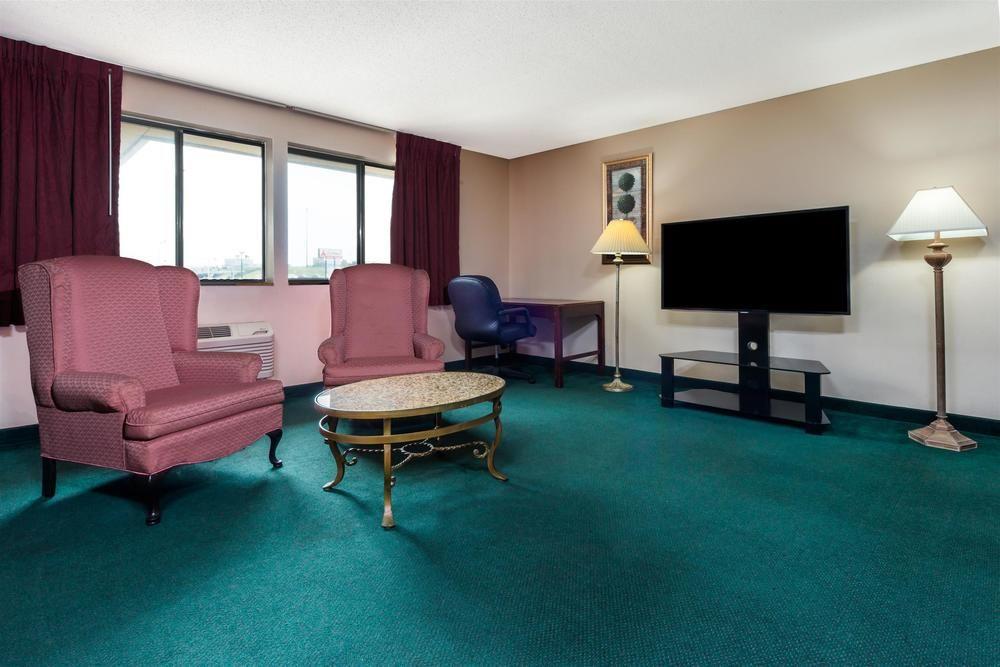 Baymont by Wyndham Bridgeton St Louis