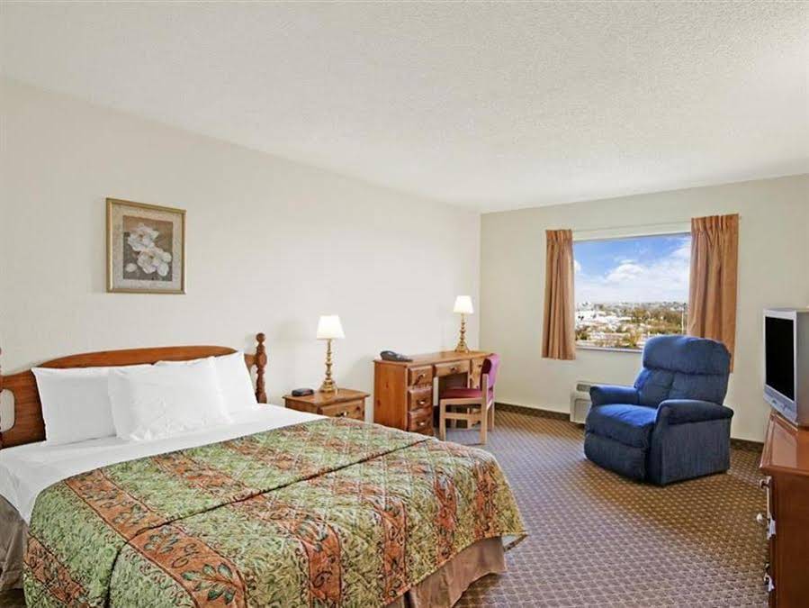 Highland Inn & Suites