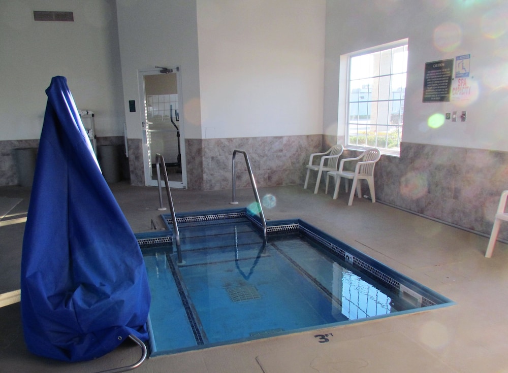 Oak Hill Inn & Suites