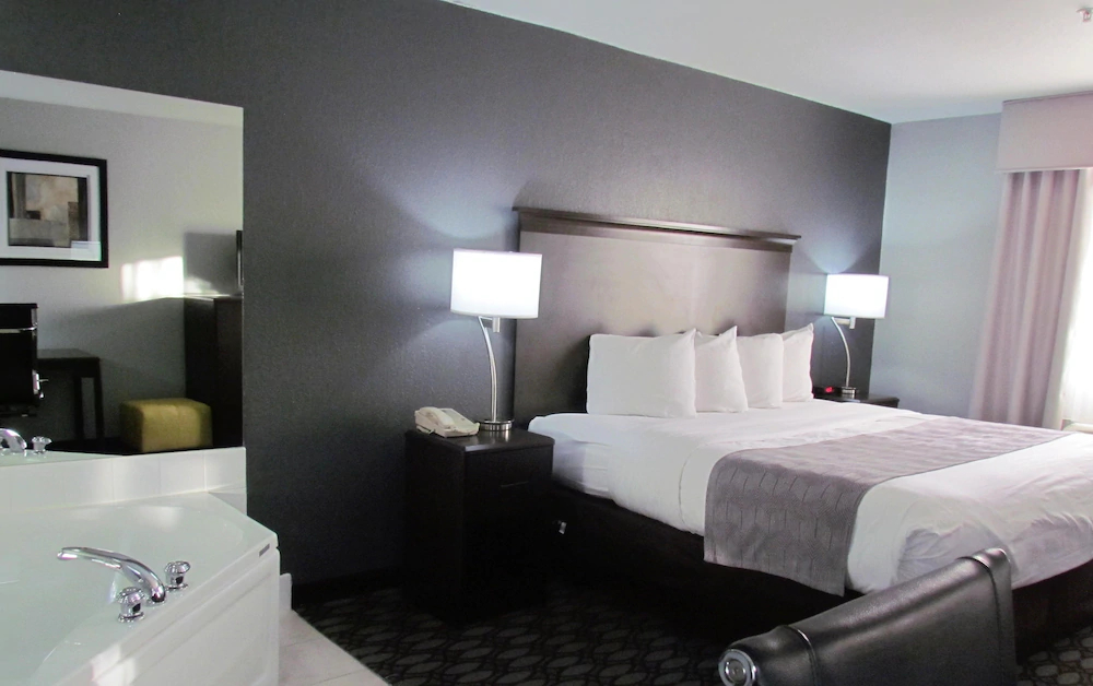 Oak Hill Inn & Suites