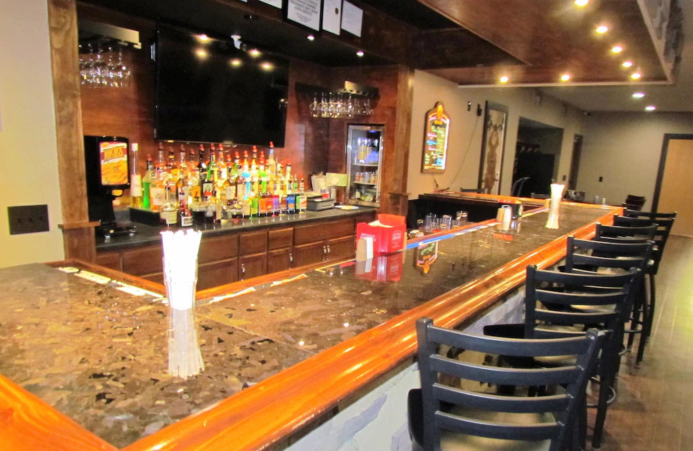 Oak Hill Inn & Suites