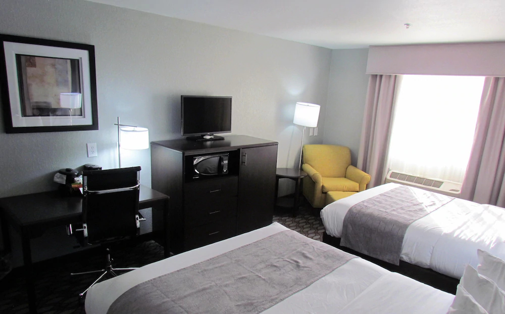 Oak Hill Inn & Suites