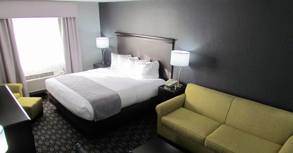 Oak Hill Inn & Suites