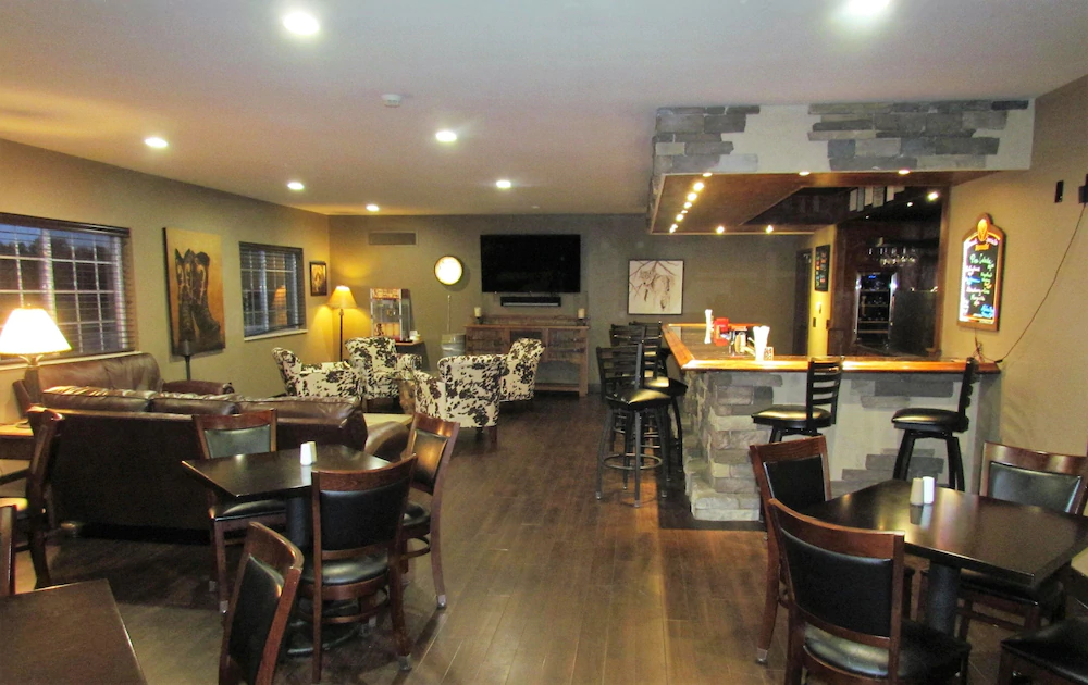 Oak Hill Inn & Suites