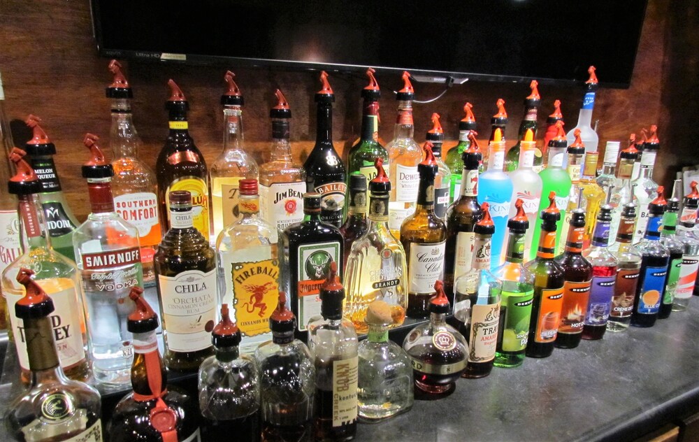 Oak Hill Inn & Suites