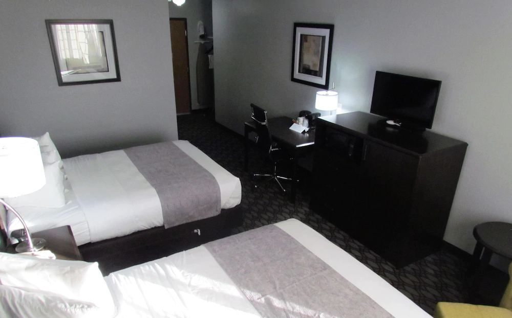 Oak Hill Inn & Suites
